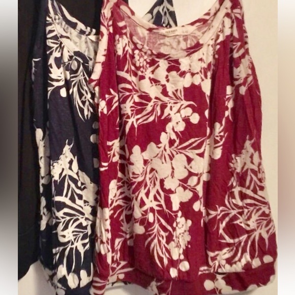 Tops - Ladies Old Navy Tank Tops